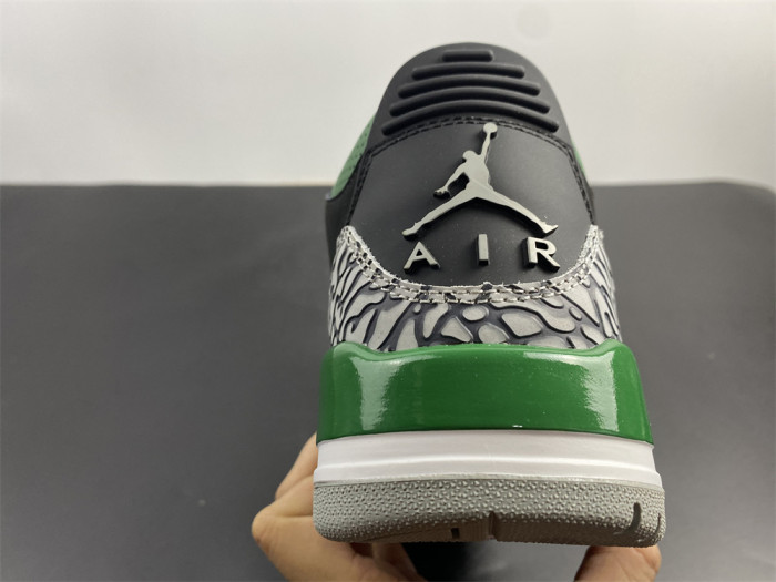Air Jordan 3 “Pine Green” CT8532-030